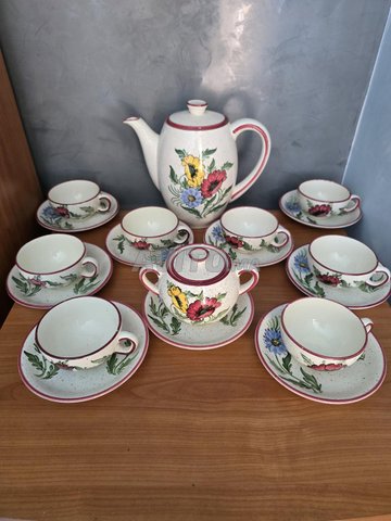 طقم شاي أو قهوة كامل عتيق.