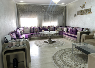 Un beau salon marocain en bois massif (lettre)