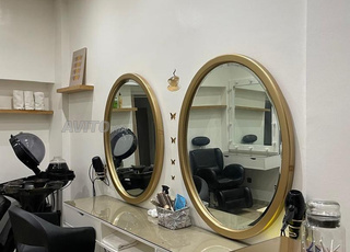 صالون للحلاقة والتجميل