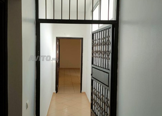 Appartement vide à louer / شقة فارغة للكراء