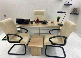 Bureau fabriqué localement