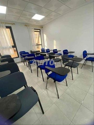 Chaise élève avec écritoire à BENSLIMAN