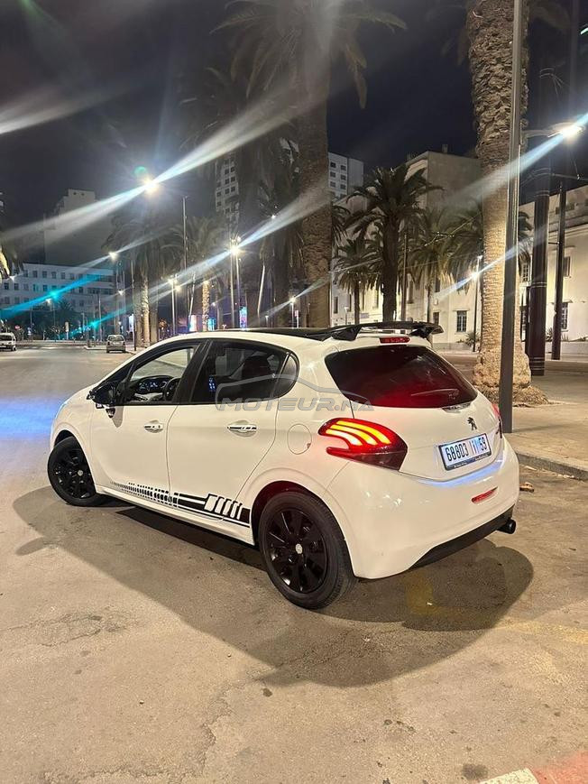Peugeot 208 Essence Manuelle 2016 à Azemmour