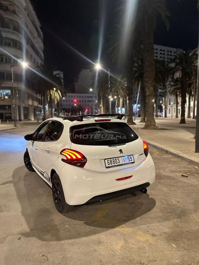 Peugeot 208 Essence Manuelle 2016 à Azemmour