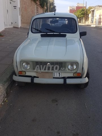 Renault r4 