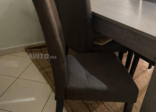 Table en bois avec 6 chaises