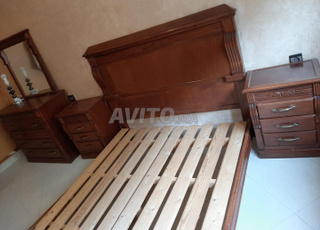 غرفة نوم خشب أحمر