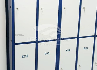 Des vestiaires métalliques