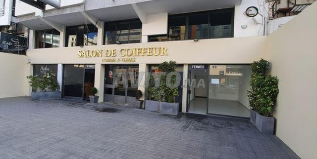 للبيع صالون حلاقة على شارع أنفا