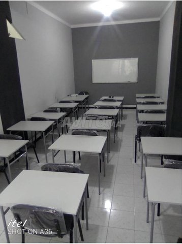 Tables individuelles et chaises scolaires à Tanger