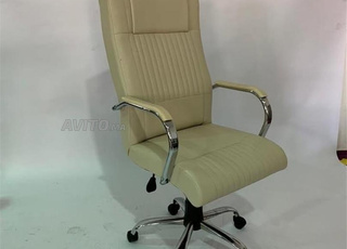 bureau enfant avec chaise à roulettes