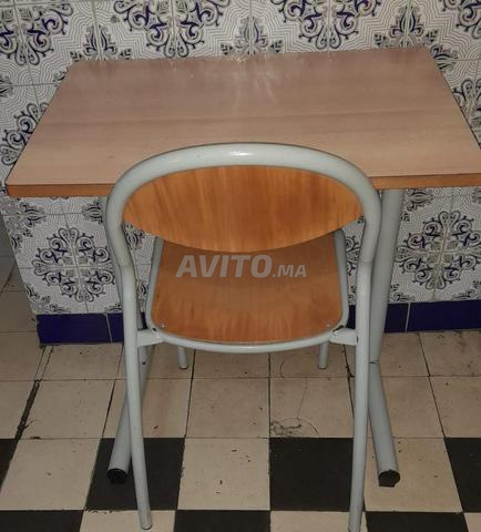 Bureau et chaise en bon état