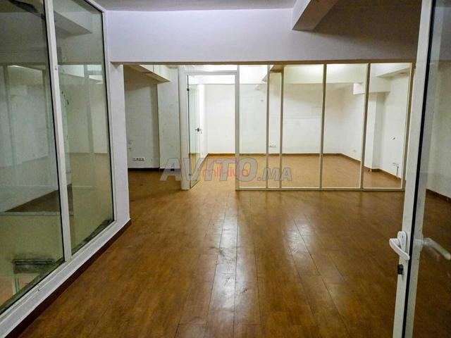 بيع محل 5 غرف بمساحة 249 م² في الدار البيضاء