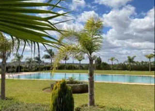 Terrain commercial bon marché à vendre