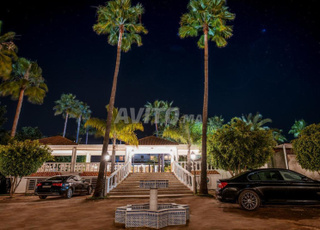 Villa avec 14 chambres d'hôtes