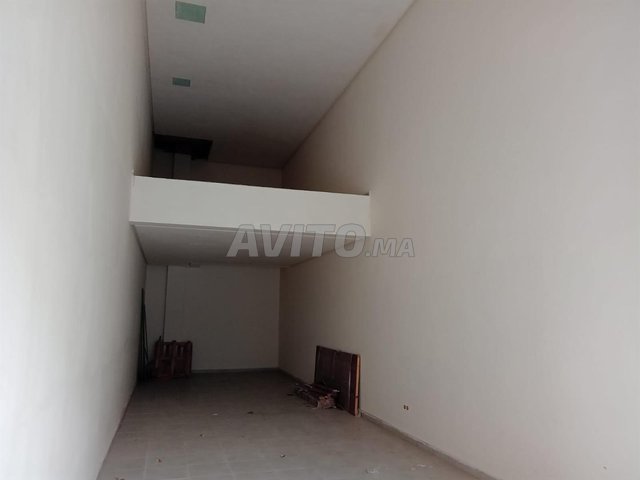 محل للإيجار في الواحة على جانب طريق الجديدة