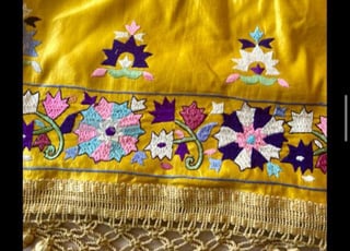 Vente de broderies anciennes et de meubles