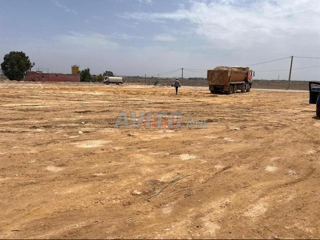 تأجير أرض عارية بمساحة 10000 متر مربع في بوسكورة