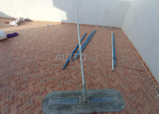 إليكوبتر وماكينة قص ومسطرة تمليس