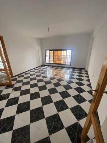 Spacieux bureau en location à Nejma