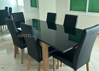 Magnifique table à manger avec 6 chaises
