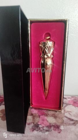 أحمر شفاه من نوع رائع