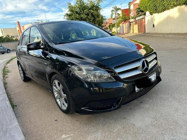 je mets en vente mercedes classe b 180