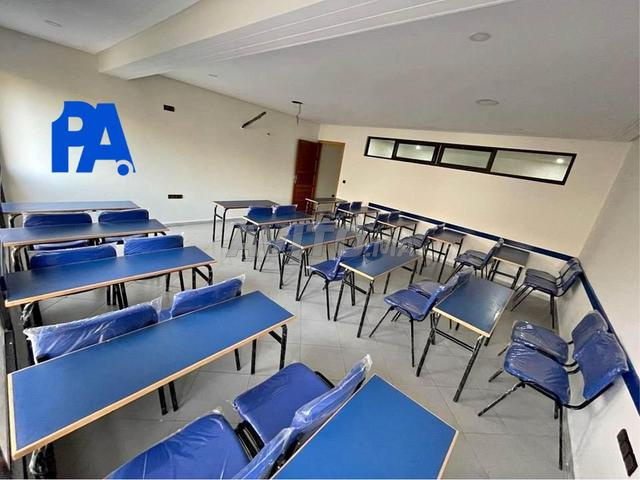 équipement scolaire table avec chaise