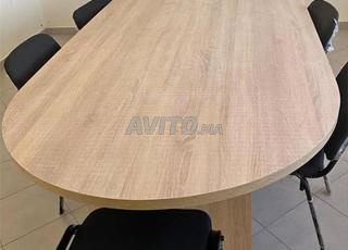 طاولة اجتماعات عصرية