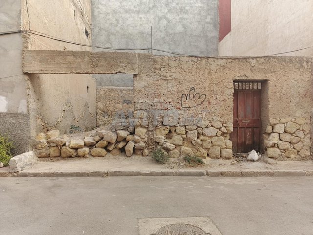Terrain à vendre 85m titré derrière Douche Lahmer Zeddania