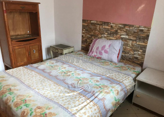 غرفة مفروشة لفتاة