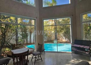 فيلا واسعة بمساحة 500 متر مربع مبنية في لايمون