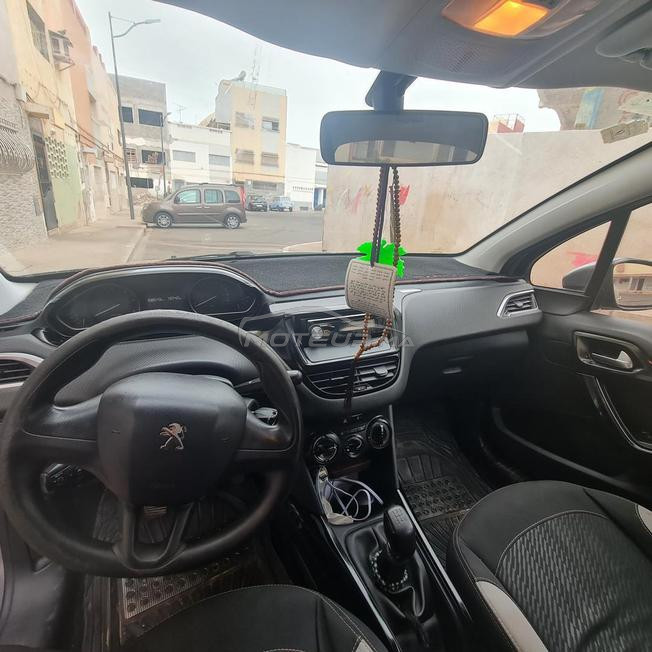 peugeot 2008 model 2017 très bone état 