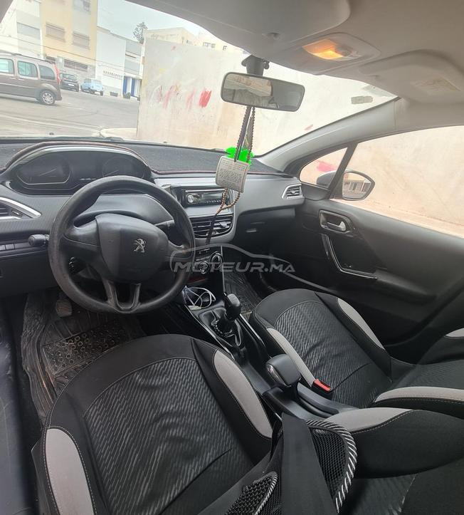 peugeot 2008 model 2017 très bone état 
