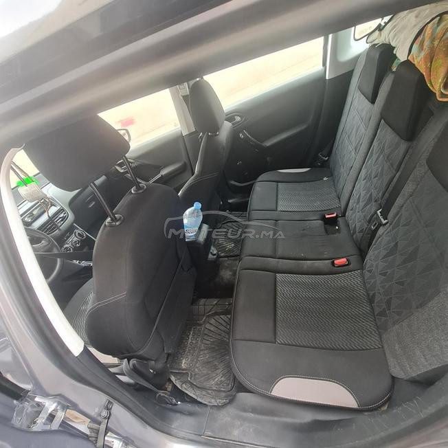 peugeot 2008 model 2017 très bone état 