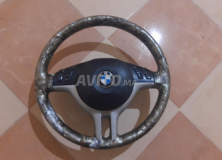 مقود سيارة بي ام دبليو M