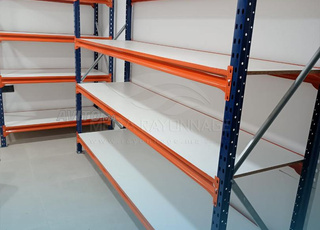 Rayonnage mi-lourd – Espace bien organisé 📦