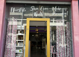 Salon de coiffure et esthétique pour femme