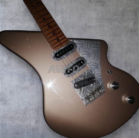 جيتار من صانع القيثارات إلدورادو سويسرا