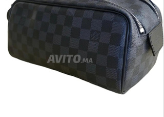 حقيبة أدوات تجميل لويس فويتون رقم