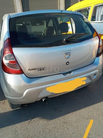 سيارةسانديرو للبيع