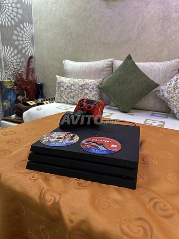 ps4 pro 1 tb 1 manette GTA5 FIFA 20 et chargeur