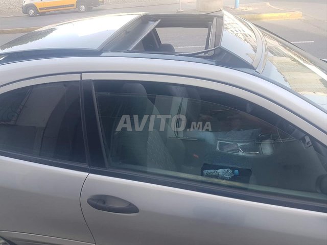 Mercedes-Benz 220 Essence Automatique 2001