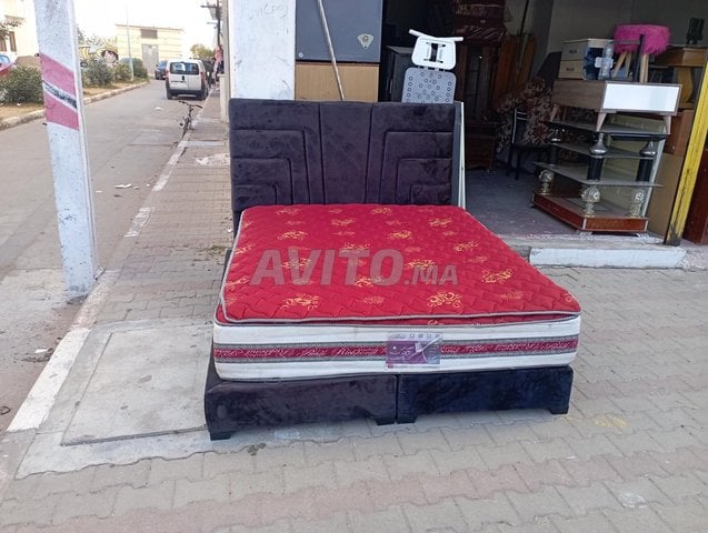 Lits tapissier comme neuf très propre 160cm