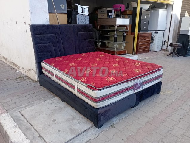 Lits tapissier comme neuf très propre 160cm