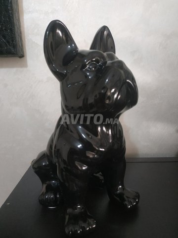 تمثال بولدوج من السيراميك الأسود
