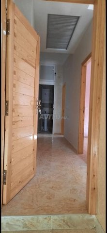 الشرط أن يكون موظفاً