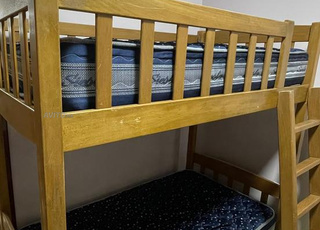 سرير بطابقين خشبي