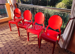 VENDS 4 TRES BELLES CHAISES ROUGES
