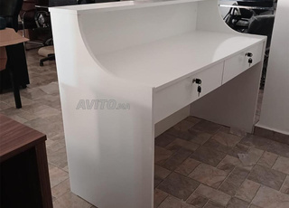 Comptoir d'accueil moderne